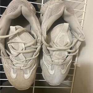 Yeezy 500 in Blush size 7 woman’s 8.5 Yeezy 350